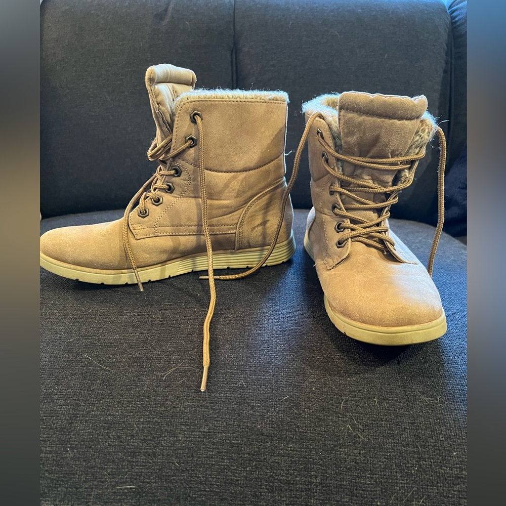White mountain Cliffs ladies ankle boots sz 7